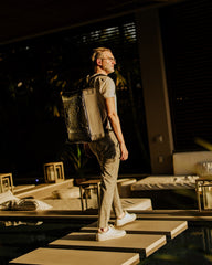 REALITY CHECK VINTAGE HANDHELD CARRY-ON CONVERTS TO BACKPACK